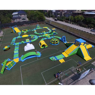 Juegos inflables gigantes del agua del equipo flotante inflable modificado para requisitos particulares del parque para el adulto