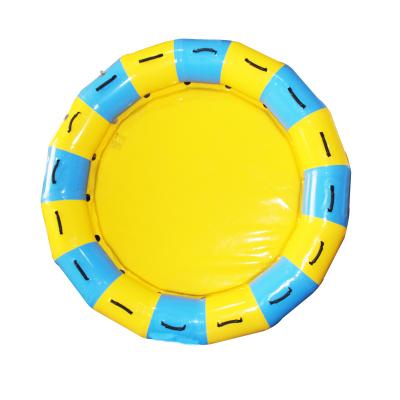 Trampolín flotante inflable con color personalizado y línea de deportes acuáticos al mejor precio