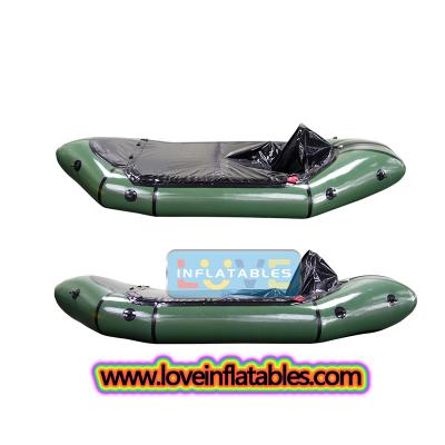 Paquete inflable ultraligero verde, bote de remos de TPU, cubierta de pulverización multifuncional, paquete de agua blanca